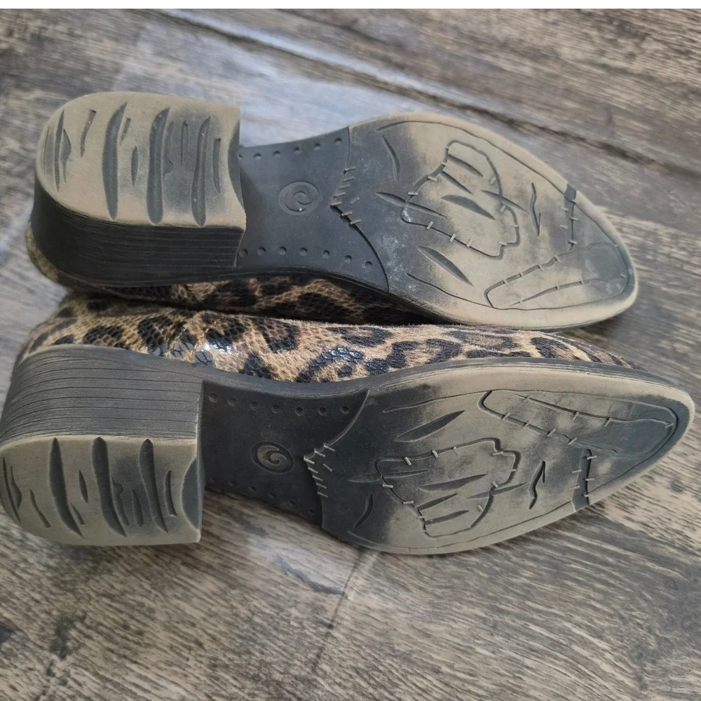 VOLATILE Ankle Booties Women Size 8 Brown Leopard Print‎ V-Cut Block Heel UQ001